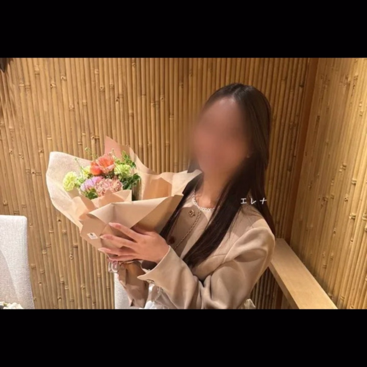 エレナです🪄︎︎◝✩



先日お友達がお花をプレゼントしてくれて
すーーっごく嬉しい気持ち💐✨️


エレナもよくお友達にプレゼントしたり、
お家用に買ったり、

どのお花にしようかなって選ぶ時間も楽しいの🥰


お花好きなお兄さんいてたら嬉しいꪔ̤̮‪♡笑



本日10:30から出勤します‪( . .)"‬
ご予約ご来店お待ちしております👸🏻💕