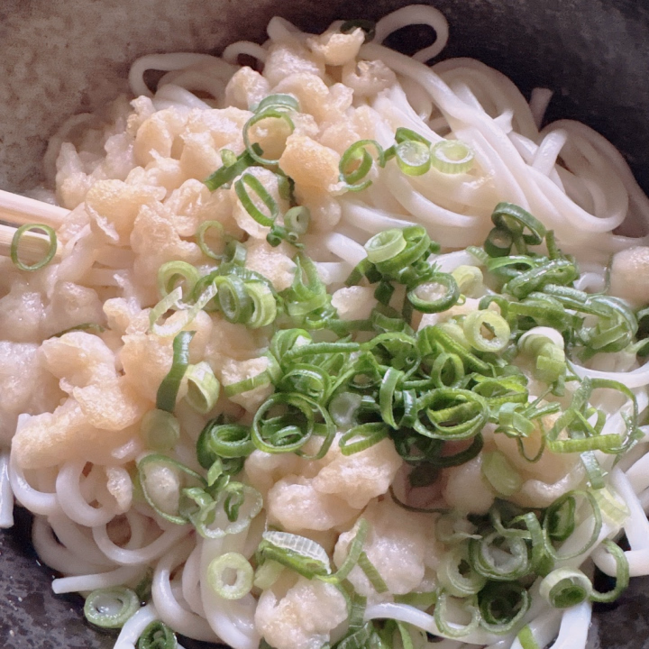 おはー！！🥰  

なんかさ、インフルって  
ウィルス消えたあともしばらく  
粘膜系が荒れるらしいな😂  

どうりでやわ…  

おかげさまで  
またちょっと 鼻声ぎみなんやけど🤣  

でも 気持ちはめっちゃ元気！！ 🐷✨  

今日はどんな一日になるんやろ〜って  
朝からちょっとワクワクしてる😍  

会いに来てくれるお兄さまと  
楽しい時間過ごせたらいいなあ💓  

らら元気に出勤するよ〜  

お兄さまのこと  
待ってるよ💓💓
写真はうどん　笑