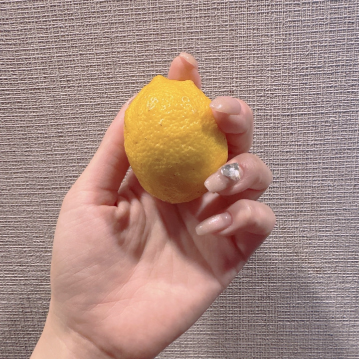 やほー！！！🥰  

明日 出勤やでーーー！！  

なんかもう今からちょっと楽しみで  
変にテンション上がってるららです🐷✨  

しかもさっき  
お兄さまからもらった レモン今から飲んでる🍋  
…いや早すぎやろって自分でも思ってる😂  

でもこういうのって  
早く試したくなるやん？🤣  

明日も元気にお店行くよ！！  

会えるの楽しみにしてるし、  
ゆっくり楽しい時間過ごせたらいいなあ💓  

お兄さまのこと  
待ってるねっ🫶✨