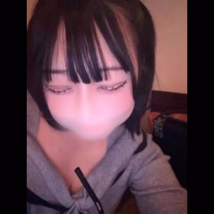 本日18:00〜22:00います！💖
既に予約してくれた
お兄様ありがとう🥹🩷🩷


明けましておめでとうございます(今更)
なんと今年初出勤ですごめんなさい💦
年明けてからバタバタしてて
女の子の日だったり体調不良だったりが
重なって全然出勤できてませんでした😭
2.3月にたくさんでるからねゆるして😭


最近寒すぎじゃない？
超凍えながら向かってるんだけど😫💦
写メ日記書くのも久しぶりで
どんなこと書いてたっけ〜って思いながら
思ったままに書いてます꒰ ᐡᴗ͈ ·̫ ᴗ͈ ꒱
昨日はピアノの修了課題曲試験で
単位取れるかどうかのテストでした！
結果はまだ分かんないけどたくさん
がんばったから落単はないはず、、！
あと1週間くらいで学校終わっちゃうんだけど
なんかあっというまで寂しいな〜(;_;)
春休みはお友達と旅行の予定とか
実家に帰省する予定とか詰める予定だから
学生生活存分に楽しみます🙂‍↕️🩷🩷
もちろんお兄様に会える時間も
たーくさんつくるからね( ᴖ ·̫ ᴖ)ᐢ💕

今日もお時間合うえっちなお兄様❣️
お誘いお待ちしてます


きあら🎀🤍