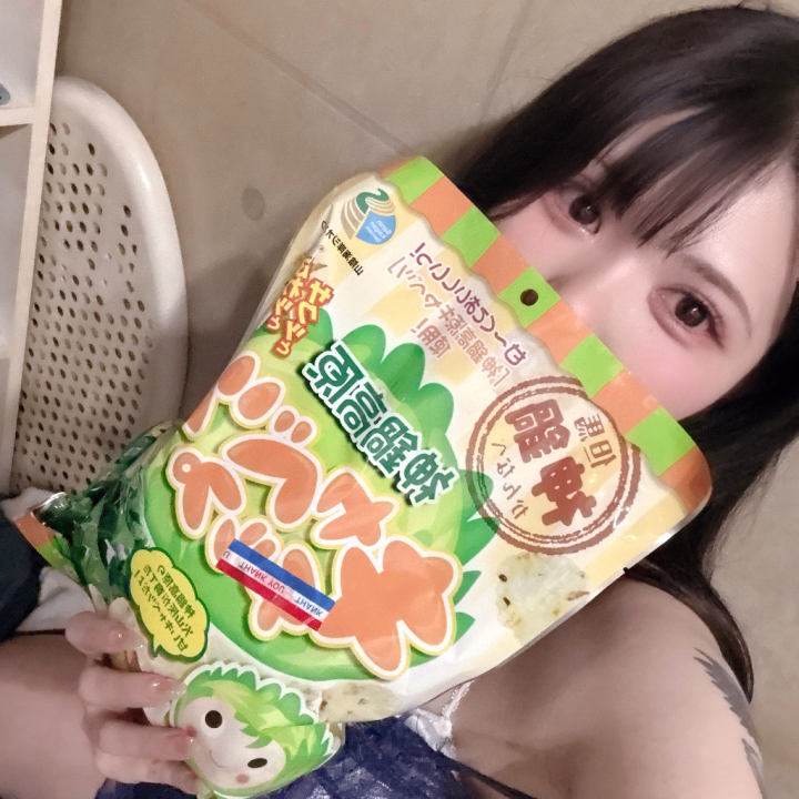 初エイトマン♾！！

噂は聞いてはおりましたが…🫶
とっても気さくなお兄さんで
お腹つりそうなぐらい笑った🤣

今日からコンビニ行くの楽しみになりそう😊
差し入れありがとう♡♡
昨日はドタバタしてて食べれなかったから
今日食べるねー♡♡