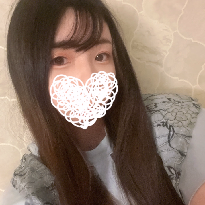 オハ‼️☔️

今日も出勤するよん✌️
ご予約もありがとうだよおおおお

天気悪いみたいなので来店されるお兄さん達足元気を付けてきてね꙳◝👟

ココ最近ずーーーーっっと気になってるけど一度も食べたことの無いミスドのもっちゅりんに頭持ってかれてる🙄ww

きなことか黒蜜とかわらび餅とかだーーいすき人間だから気になるけどいつも遠目に見ながらなんだかんだ帰ってしまう🫠今日まだやってたら買ってみようかなあ〜〜〜〜

ちなみにみつりはミスドだと王道ポンデリングが1番好き。笑

では！まだ🈳あるのでお誘い待ってるよん🎶