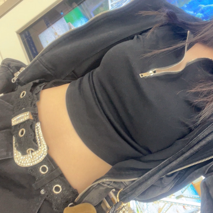 お久しぶりです☺️💓
本日19時から
久しぶりの出勤でち!
会いに来てくれるお兄様いたら
きてほしー!🙌
結構お休みしてたので、
忘れられてなきゃいいな😭😭
まってるからねー!絶対!