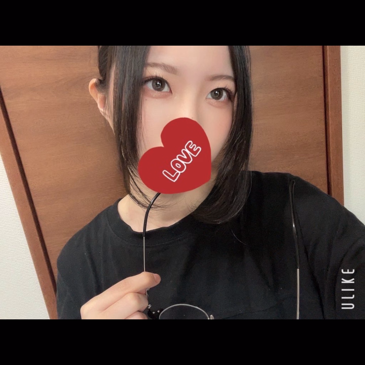 たまには自撮りを……
今日も出勤してるよーん🙌
ついに寒くなってきたな〜
北海道は、もう雪降ってるらしくて
冬だね〜😇😇
寒いの苦手すぎるけど、
今年も何とか生きていきたい
そういう所存でござる〜
まってるよーん