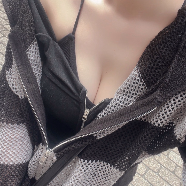 ラスト日!!🫠💓
あっという間の1週間すぎて
今日が今回ラスト出勤です😭
楽しい1週間だた……😣
本当に楽しい時間って
あっという間すぎないか!?
次回はまだ決まってないので
よかったら
会えるうちにあいにきてねー!