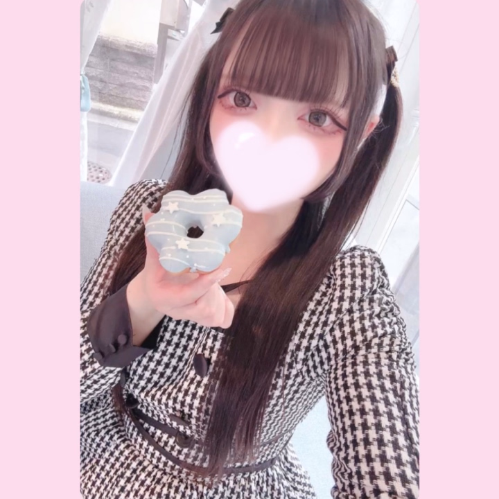 最近暑すぎー！！！
もう上着いらないね🥲


明日は衣替え準備するゾ‼️
夏服引っ張り出す🎶🎶


明日お休みだから今日会いに来てー（ ;  ; ）
まてます🐶❕


くれあ🐶