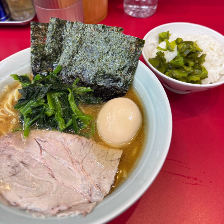 おはようございます🍜

本日仕事の関係上ご予約様のみになります🙇🏻‍♀️

この間家系のお兄様が来てくれて帰りに終電間際の中駆け込んできました🏃‪💨
私家系大好物で米2杯マストで食べるんですがもう久しぶりの家系うまかった😭😭😭

さいこーーーーーー😭💕✨

辛いネギ乗ってるやつが一番好きなんですけど、よかったら皆さんのおすすめのラーメン屋さん教えてください🥺👍🏻


今はとてつもなく山岡家にいきたい、、、