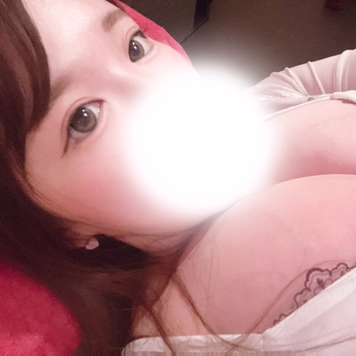 おはよ〜ん☀️
9:00から出勤してます！
事前予約ありがとう,,ᴗ  ̫ ᴗ,,♡
平日出勤は初ですな
のんびりといきましょう〜
