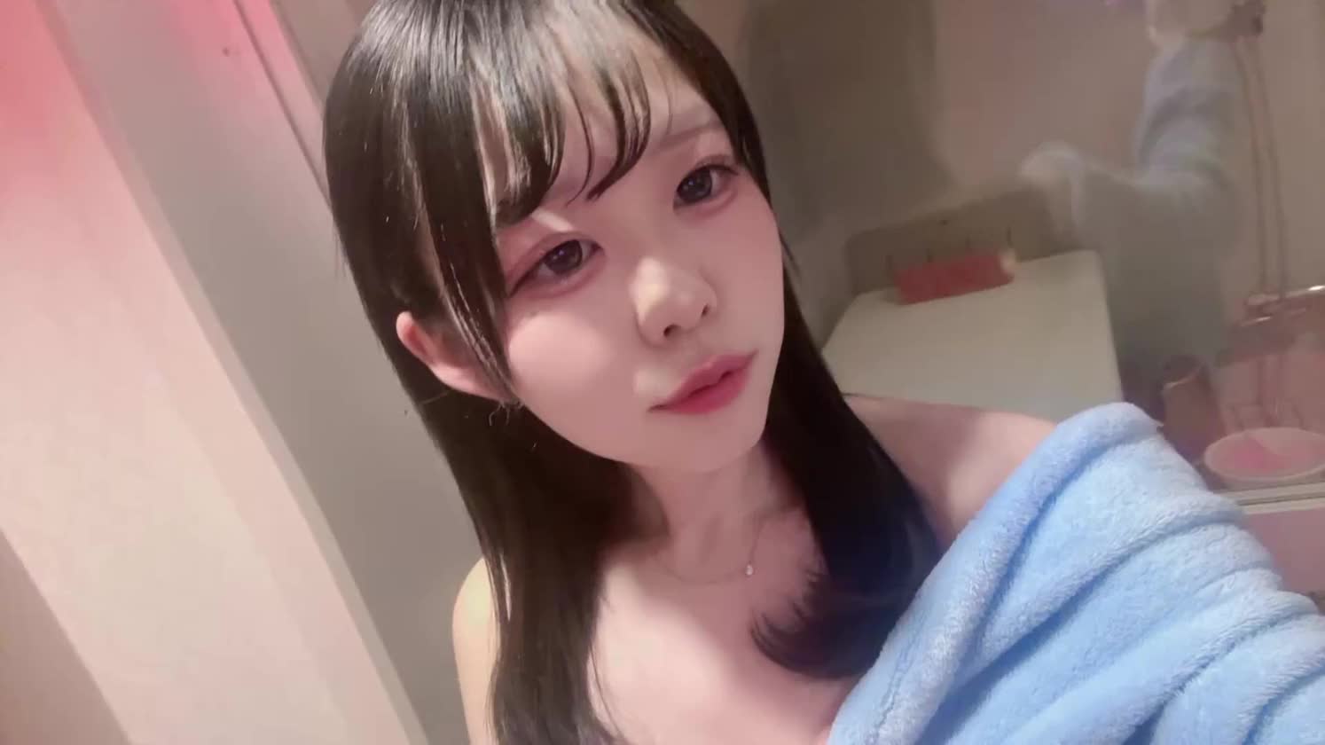 いつもお兄さんのことを全裸待機♡♡