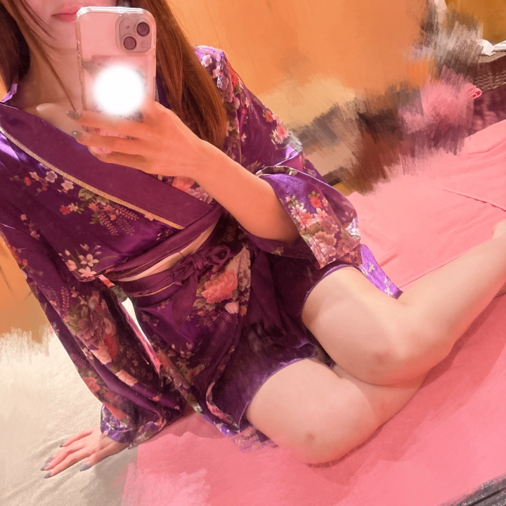 おはようございます❕かづきです🎵

今日も出勤しています🥰

今日は紫の衣装です❕💜
かわいくて結構お気に入り…🥺
見に来てくれたらうれしいです🫶

今日もよろしくお願いします❕