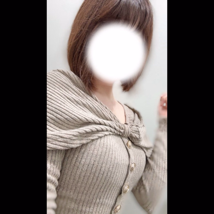 出勤しました✨️
雨気味だったけど止みそう!!!今日ゆっくりな日なので、遊びに来て欲しいな~💭♡
ひめのといちゃいちゃしてくれるお兄様募集中ですっっ❣️
待ってるよ~🥺💖