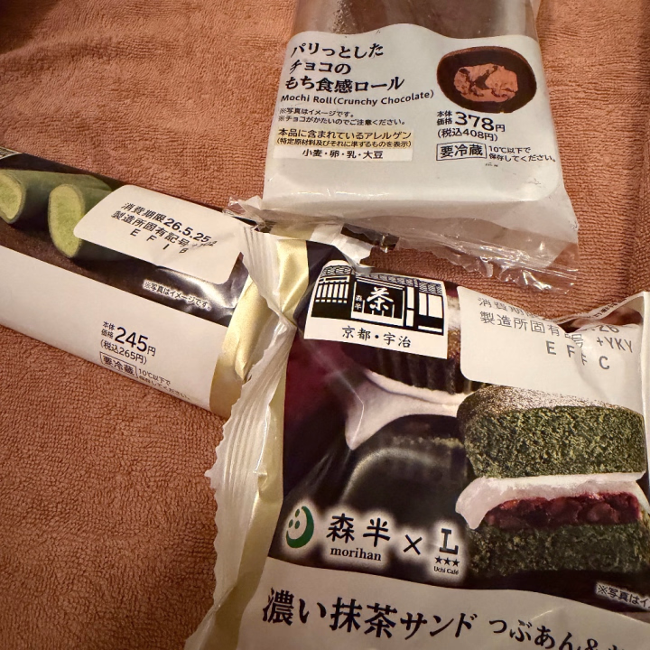 ローソンで抹茶のスイーツたくさんあったよ！✨

今日のおやつ時間でした☺️

本日、ともえに会いに来てくださった皆様ありがとうございます♡