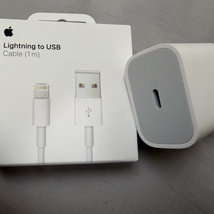 充電器買いに行ったんだけど…

普段Type-Cなのに
Lightningケーブル買ってしまった🥹

しかもアダプターUSB-Aだと思ったらType-Cだった😂

“どっちも違う”という奇跡🤣