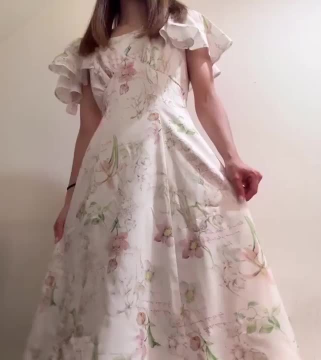 可愛いワンピース見つけて

一目惚れして買っちゃいました
🤭👗

新しい服着て出勤😄

テンション上がるよね🎵

お店の女の子にも可愛いって褒めて

もらえたんです嬉しい☺️💕

お兄さんにも見て欲しいな♥️