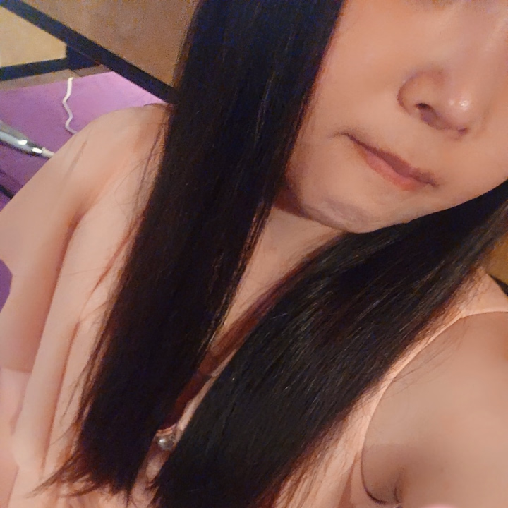 こんばんは🌼なぎです🌊

出勤しました💞21時から24時までいます🌠

ゆっくりイチャイチャできるお部屋でお兄さんたちお待ちしてますね🌠ぜひ💞

　　　　　　　なぎ