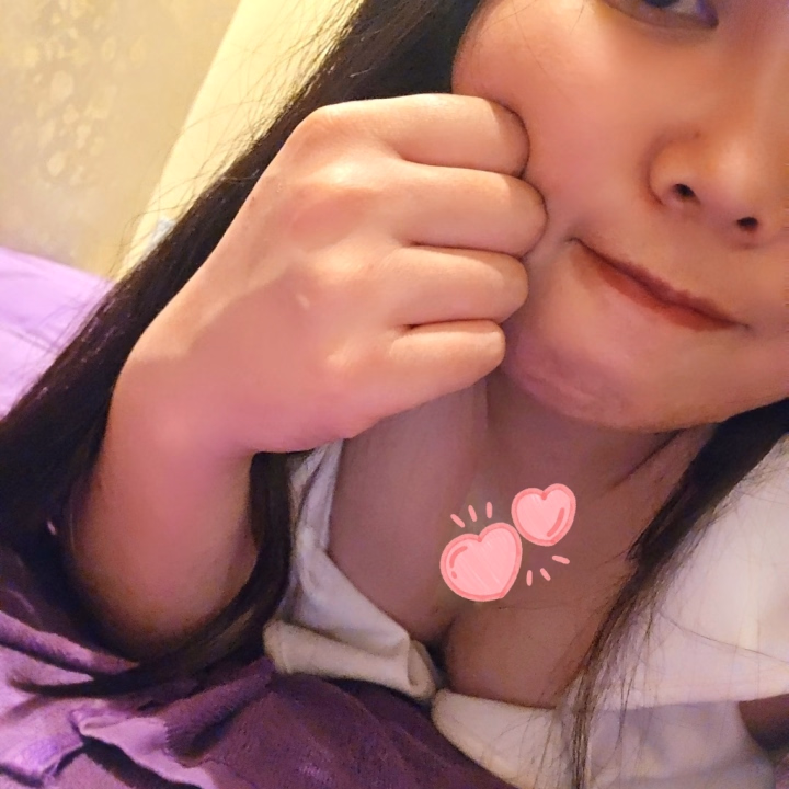こんばんは！なぎです🌼

21時から24時まで出勤してます🌼

雨でお天気悪いですが、会いに来てくれるお兄さん待ってます💞

マットで一緒にヌルヌルなりたいなあ〜🌼



　　　　　　　なぎ