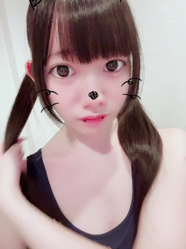 ろりっぽい？👧🏻‎💗

スク水が小学生の時に使ってたのと
同じ形でちょっぴり興奮🔞

変態なお兄さんは学生時代プールの授業
女の子の色んなトコロ見てたのかな🤭💞

今ならお部屋に2人だけだから
身体独り占め出来ちゃうよ💕


うい
x(Twitter)from:uichan_nemui