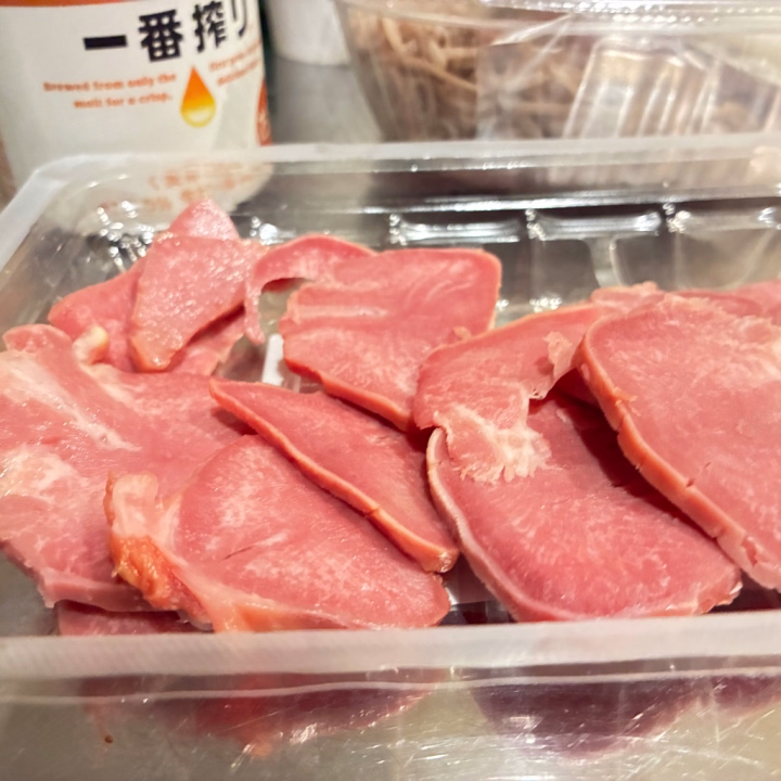 本日いらして下さったお兄様方、ありがとうございました♪
出勤2日目、だんだん慣れるといいなぁ、、という感じです笑

今日は朝からこのファミマのタンの気分でした！念願のタン✨✨🍺

次回の出勤は23日火曜19〜24です！
お問い合わせお待ちしております☺︎

おやすみなさい⭐