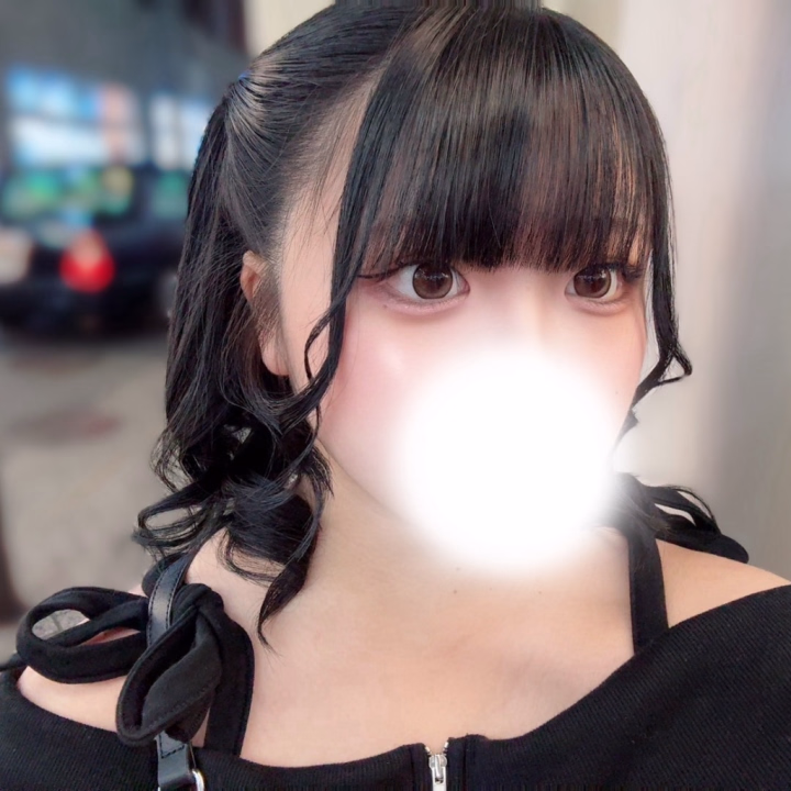 ムラムラしてるお兄さん
いっぱいいるでしょ？😏
ココと一緒に
気持ちいい時間を過ごさない？

ココの得意プレイで
いっぱい気持ちよくなってもらいたいなぁ💭