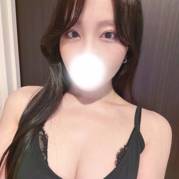 初めまして♡

新人の「琥珀(こはく)」といいます♡

今日から、ぴーちゅプリンセスさんに初出勤です😻

どんなお兄さまたちと会えるのかとても楽しみ～！

たくさんイチャイチャしようね♡