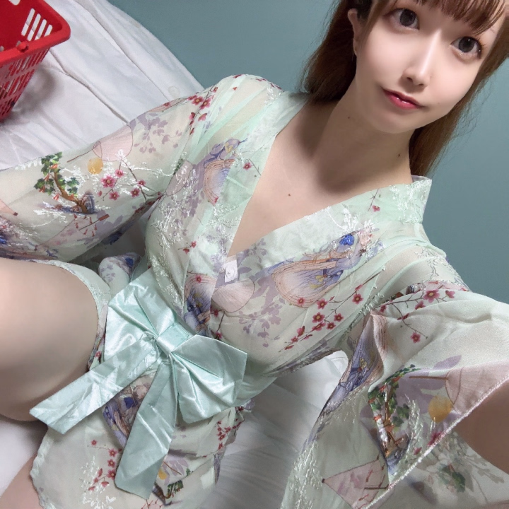 カメラマンさんが来たので📸
お店の新しい写真撮影してきました！

すけすけの衣装で撮ったよ////
出来上がり楽しみにしててね💕︎

お店戻ったのでこれからラストまで🏃‍♂️
足元悪いけど会いに来てくれたら
一緒に気持ちいいことしようね💕︎