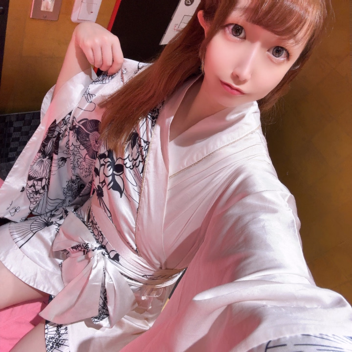 おはようございます♡
今日も雨模様⋆̩☂︎*̣̩気分上がらないよね💦
ちあきは今日は元気に出勤してます😄
お兄さまにも元気分けてあげるよ💕

今日の衣装1番可愛くて好き！！
えちえちなちあきに会いに来てね💕︎