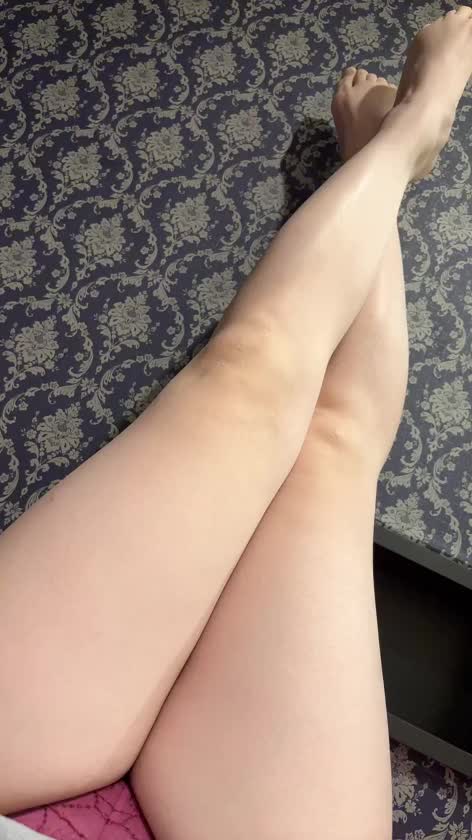 今日の動画だよ〜( ˘ᵕ˘ )♡  

そろそろ新しい下着買わなきゃ🥺  
この間お兄さんに白色のえろさを教えて貰ったから白もいいな💕

お兄さまは何色のが好き？