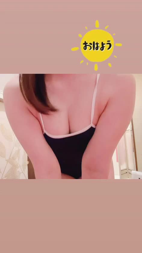 おはよう☀️

朝から雨降りでムシムシしますね💭

今日は16時までいるので、仲良しさんも、初めましての方もたくさんお待ちしてます(∩´∀`∩)💕