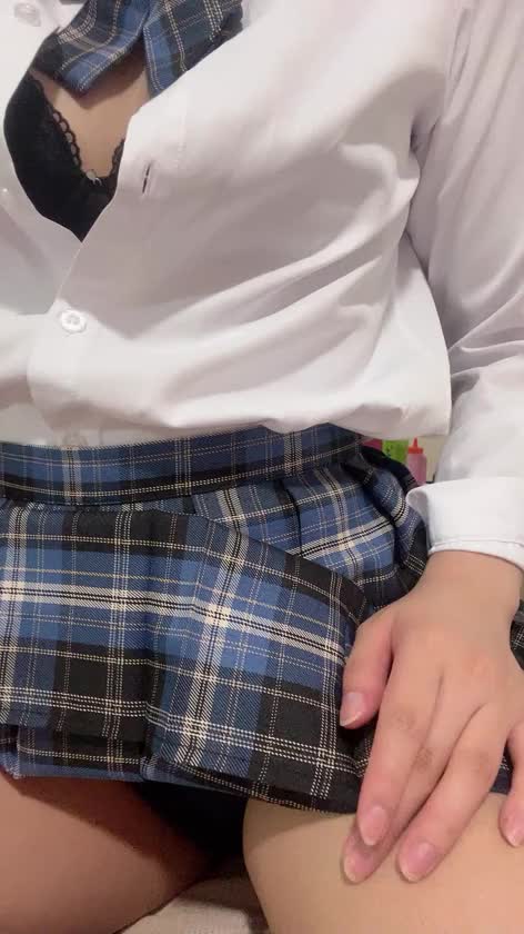 カラオケ行きた〜い🎤💖

お兄さん達は先陣切って1番初めに歌いますか？私は歌うタイプです✋🙂💕

そして緊張のあまり声が震えるタイプです😳💦