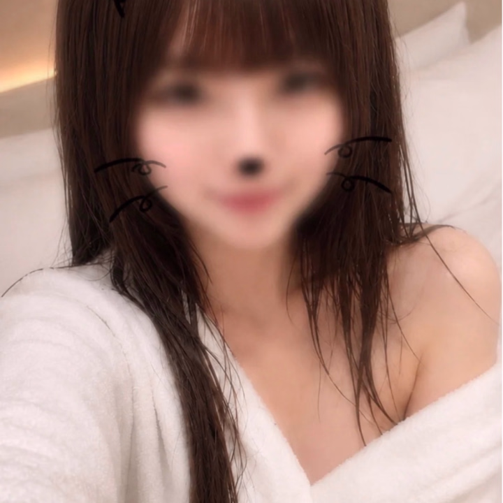 こんばんは🌙
かてぃです☺️
明日は【12:00〜16:00】で出勤します✨
お昼の短い時間だけなので、早めのご予約をいただけたら嬉しいです🥺💕
最近会いに来てくださるお兄さんのおかげで、毎回楽しい時間を過ごせています🤍
はじめましてのお兄さんも、仲良しのお兄さんも、たくさんお話してゆっくり癒されに来てくださいね🌼
明日も素敵な出会いがありますように🍀
お待ちしてます☺️💕