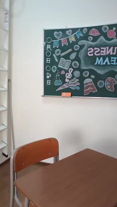 オタク君に話しかけるのほちゃんシリーズ！

ずーっとあっためてたカラオケ勉強会の朝の回です！
この時のお兄さんから貰った差し入れが小道具で、一発撮りだったから……本当に一発で決まって良かった……

マジで会った時もこのまんまな感じだから、ギャップは少ないと思う笑

色んな地域の色んなお兄さんから、『ホントまんまだよね〜 』って言われるし。

そんなわけで、生存報告でした！！
明日くらいにスタジオ行こうかなぁ……って考え中……なのほちゃんでした！

一日もあと少し、皆生き抜いてこな〜。