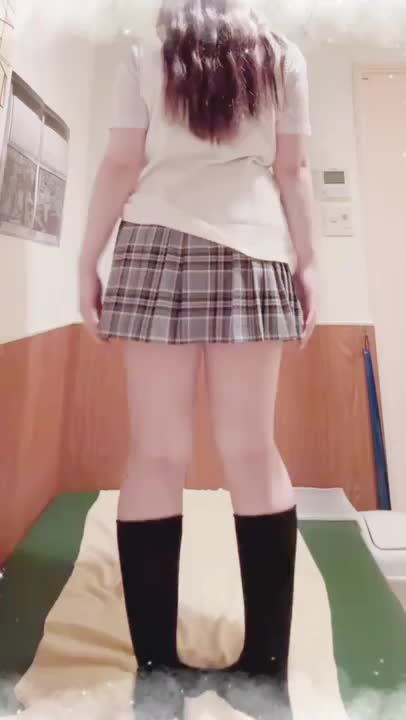 さなです(っ﹏-) .｡🩵

制服でパンチらって
いけないコトしてるみたいで
ドキドキしちゃうね( . ̫ . )⸝⸝⸝💗

いつも応援してくれて
ありがとう💞


有村さな🫧