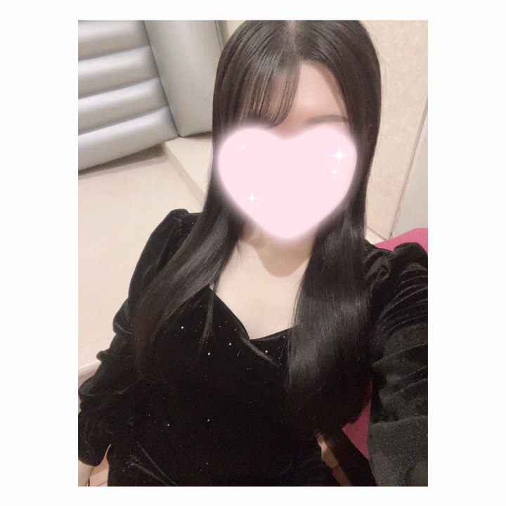 いるぽよ🤍

今日からネイルスクールの授業始まったの〜❕❕爪の形整えるやつやったんだけどめっちゃ難しくてこの先どうなる事やらと不安になった初日でございました😞😞

毎日通うわけではなくて自分の行ける日に授業入れる感じだから、授業出ない日はひたすら練習あるのみってかんじだね😢😢


それできょう終わって、電車のって最寄で降りてからお店に着くまでがギリギリすぎて、遅刻の予感だったから、お店に遅れる連絡いれたんだけど😢😢😢
スタート予約頂いてたみたいで時間変更してくれたおにいさん、合わせてくれてありがとう😢

これからはこんなことないよーに気をつけたいところです🥲🫡


ラストまでいます🤍🤍
お待ちしてます！！
マツエクすかすかでビジュ悪いかも！笑
ゆるして🫠