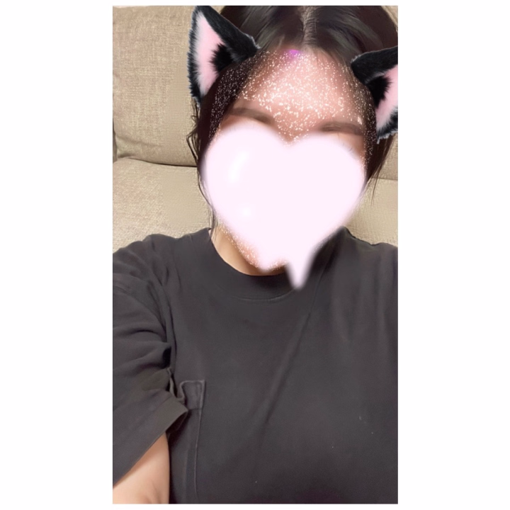 1個前の投稿で前髪なしの写真こんど載せるねって言ってたんだけど、さっきの投稿、同時投稿わすれてhpに載せるの忘れちゃったから
もう1回日記書くことなたo̴̶̷ ̫ o̴̶̷̥᷅
だからここで前髪なし写メ投下しとく😂

どうかな？めちゃくちゃオフ感強めだけど、。笑

どっちがい？💖