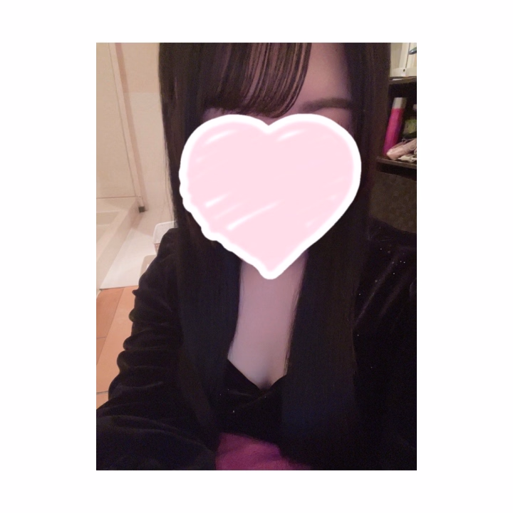 前髪切ってきた💇‍♀️♡♡
片目隠れてたからすっきりー！

眉毛もこの前整えてもらったから前髪あげてるのも最近気に入ってたんだけど、
せいな前髪ありとなしどっちが似合ってる？💭
こんどなしの写メもあげるねᐡ ʚ̴̶̷ ‧̫ ʚ̴̶̷̥̀ ᐡ

今日もいてる❕❕
少し早く帰るかもだけど一応24じまで！

まってます🎀