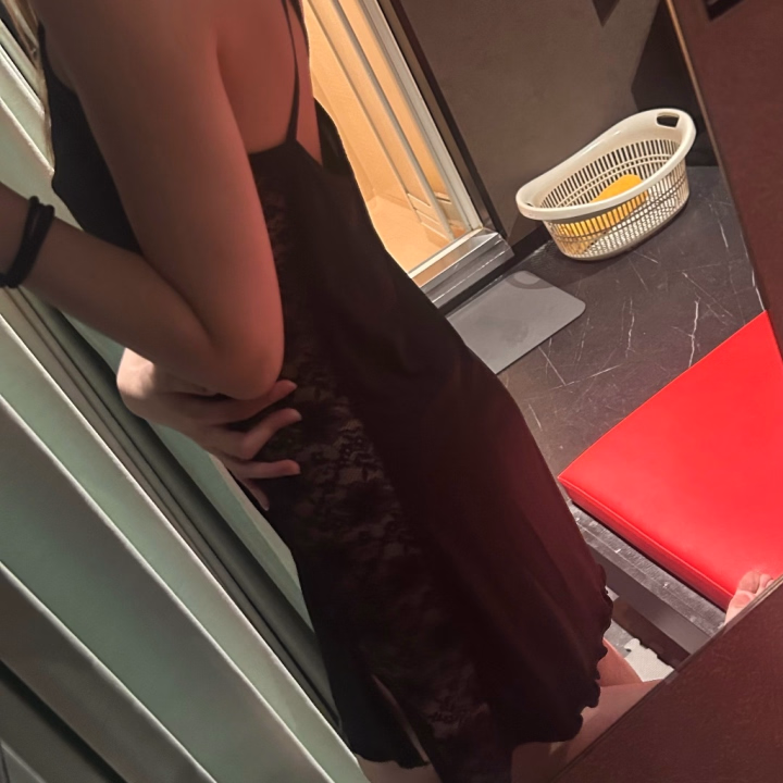 出勤しましたー！
今日の衣装、ドレスみたいでめっちゃすき(*´ω｀*)
見に来てね💕︎