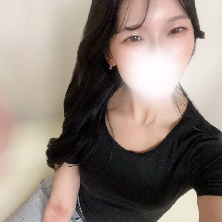 おはようございます！

昨日も足元の悪い中遊びに来てくださったお兄様方、ありがとうございました☔️♩

気付いたら関東も梅雨入りしていて、ジメジメスッキリしないお天気だね〜😗

でも、雨も降ってもらわないと困っちゃうからね🙂‍↕️


今日も7:00~16:00でお待ちしております！

当日でもお電話でのお問い合わせが嬉しいです📞♡

お誘い楽しみにお待ちしております！

.
🪼あやね ヒメ予約はヒメチャンネルから🪼
https://hime-channel.com/profile/qn_vmy
①日時②コース③初指名 or 本指名④お名前
全てご記載の上、トークからお願いします♡
前日、当日はお電話で直接ご連絡ください♩