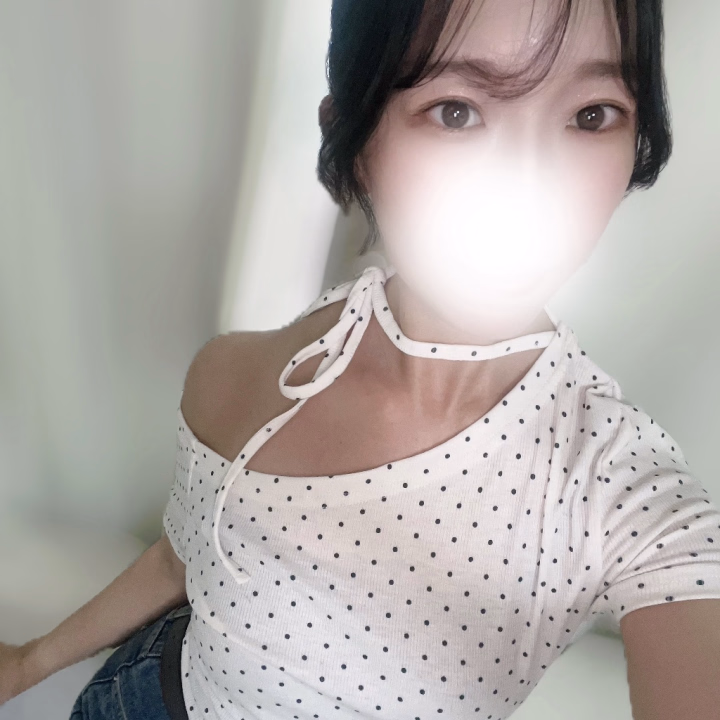 おはようございます♩

今日も7:00~16:00でお待ちしております！
ご予約のお兄さん、お気を付けてお越しくださいね🍀

このお休みで幸せなパワーをたくさん頂いてきたので、今週も楽しく過ごせそう♩

お兄さんにもおすそ分けできたらいいな✨

今日もお誘い楽しみにお待ちしています！

.
🪼あやね ヒメ予約はヒメチャンネルから🪼
https://hime-channel.com/profile/qn_vmy
①日時②コース③初指名 or 本指名④お名前
全てご記載の上、トークからお願いします♡
前日、当日はお電話で直接ご連絡ください♩