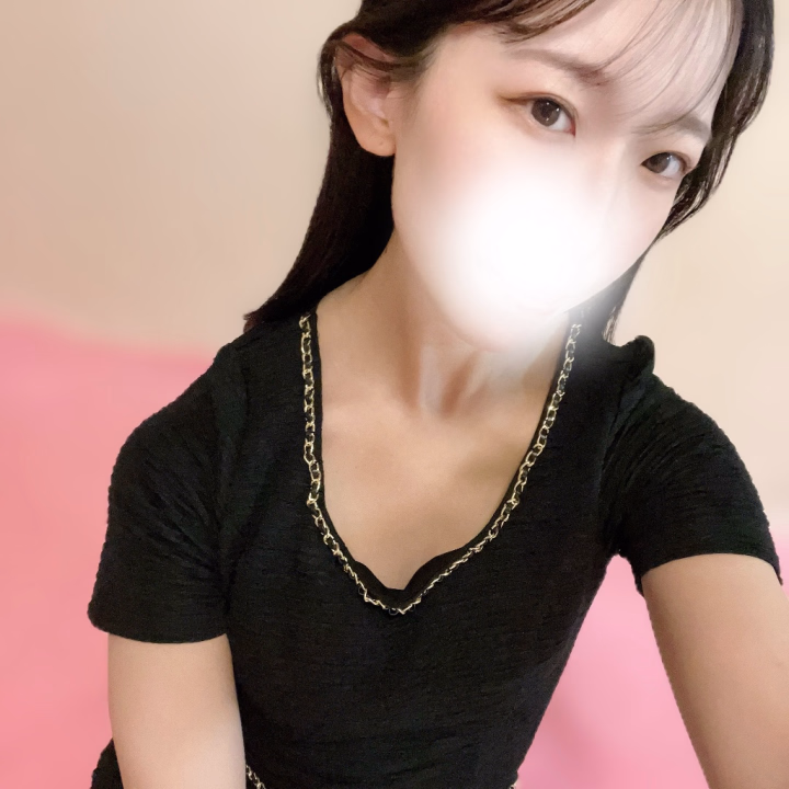 おはようございます☀️

昨日はかなり冷えましたね😮

寒いのは得意なはずなんですけど、風が思ったより強くて服装間違えたな〜と家出て後悔。笑

今日は昨日より暖かい服で来ました◎


今日は7:00~16:00で出勤です！

ご予約頂いているお兄様方、朝はやっぱり冷えるので、1枚羽織ってお越しくださいね。

今日もお誘い楽しみにお待ちしています♩

.
🪼あやね ヒメ予約はヒメチャンネルから🪼
https://hime-channel.com/profile/qn_vmy
①日時②コース③初指名 or 本指名④お名前
全てご記載の上、トークからお願いします。
前日、当日はお電話で直接ご連絡ください♩