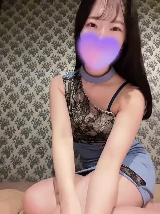 おはようございます🌞

久しぶりに動画撮ってみちゃったりして😼♡

サラサラストレート派？
それともうなじが見えるまとめ髪派？

どっちも好き？♡