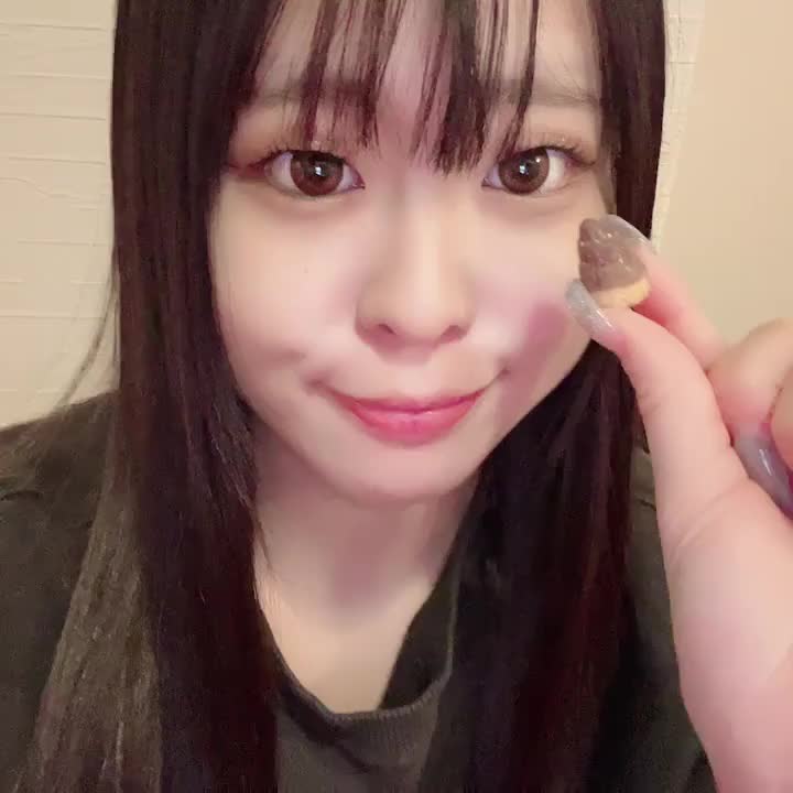 みんなはキノコ派？タケノコ派？チョコもいいけどお兄様のことナメナメしたいなぁ💓