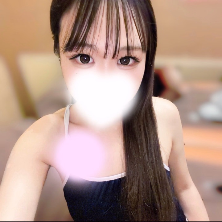 おはよ〜!!
みほりですっ
今日は雨だね🥲
起きたらめちゃくちゃ降っててびっくり‼️
寒いから暖かいかっこして温かい飲み物でも飲んでね☺️
雨だけどみほり暖かくして待ってるね💕︎
一緒にあたたまろ〜!!!
