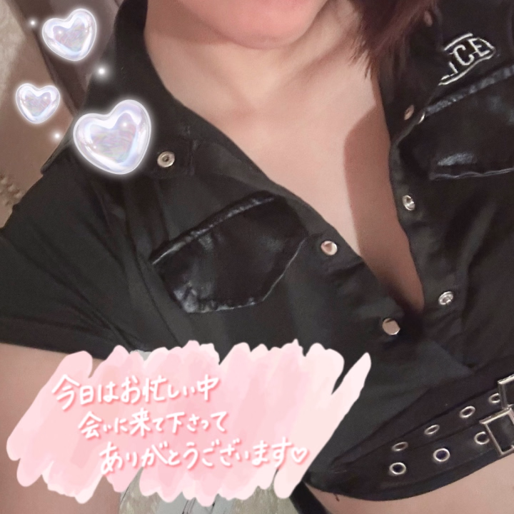 初日から多忙で幸!!!😢✨
しかも米子であったお兄さんに次は姫路なんだ〜って言ってたら
お仕事終わりに会いにきてくれた😭
明日早起きらしいのにやばすぎるって🫣笑
今日はうーんと思うような出来事もありましたが
こう言った嬉しい出来事がそんなマイナスな気持ちもかき消してくれます🥲💞
嬉しかったー、、、
でも下でルール言われてると思うのでそれはちゃんと守ってお遊びしてくださいね〜🙂↕️
あと少し〜!!
ラスト枠を奪ってくださるお兄さんはいるのかな!?😉
