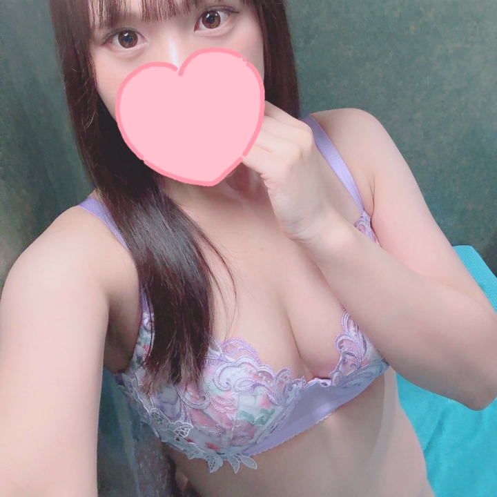 おはようございます、みうです🐰
本日も12:00から出勤します🫶
あっという間に5月ももう終わっちゃう😭6月は祝日が無いから少し憂鬱🌀🌀このまま7月まで一緒に乗り切ろうね🙋‍♀️本日も1日お願いします💓