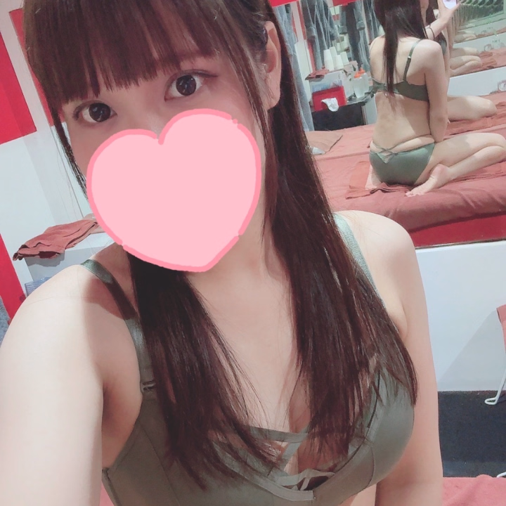 おはようございます、みうです🐰
本日12:00から出勤です😌
雨降って足元悪いので気をつけてお越しください🍀