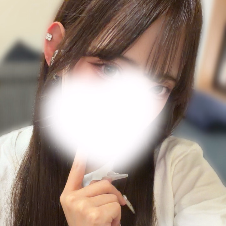 お久しぶりです😌
前回体調不良が続いてしまっていて
お会いできずで申し訳ないです🥲
急ですが
本日から1日まで(仮)いることになりました🪄
久々でご不便おかけしてしまうかもですが
仲良し様や初めましてのお兄様にも
お会いできたらなと思ってます^ ̳ᴗ ̫ ᴗ ̳^♡
福島着いた瞬間寒くてびっくりしまして
お兄様方も体調管理気をつけてくださいね🥲
お誘いお待ちしております💭
🎀なゆ🎀
