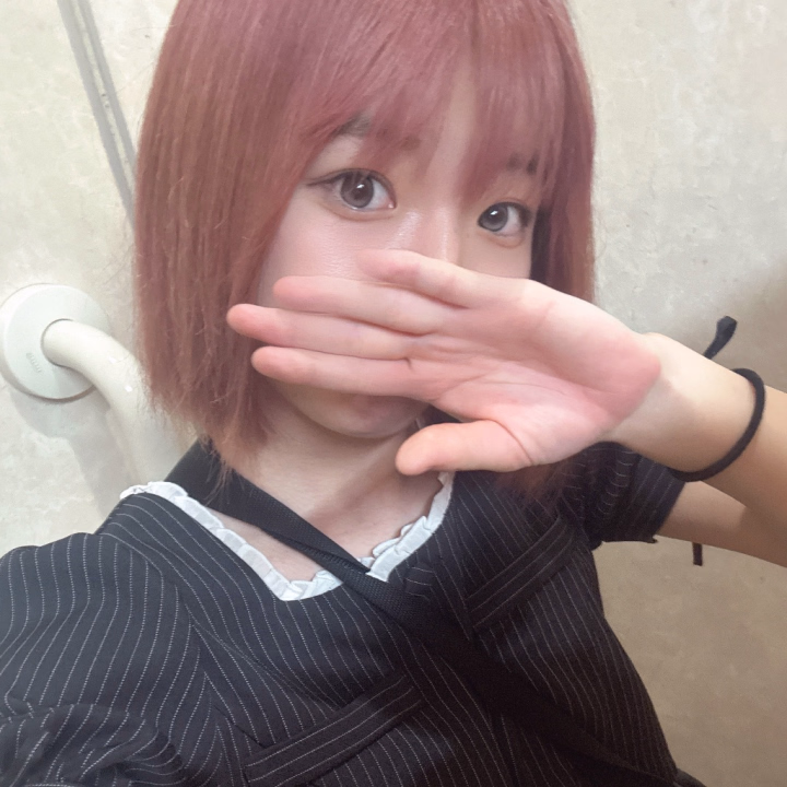 おはよう！！！おれおです！💙
昨日髪の毛を染めてきましてピンク！！！可愛くないですか？？🥹
喉の調子がまだ悪くて声がちゃんと出ないんだけどお兄さんと会って元気になれたら、お兄さんも元気になれたら、嬉しいです！！

今日から3日間水戸にいます！会いに来てね☺️可愛いコスプレ沢山着せてね！

今日6/15(月)9:00-24:00
明日6/16(火)9:00-24:00
明後日6/17(水)9:00-21:00