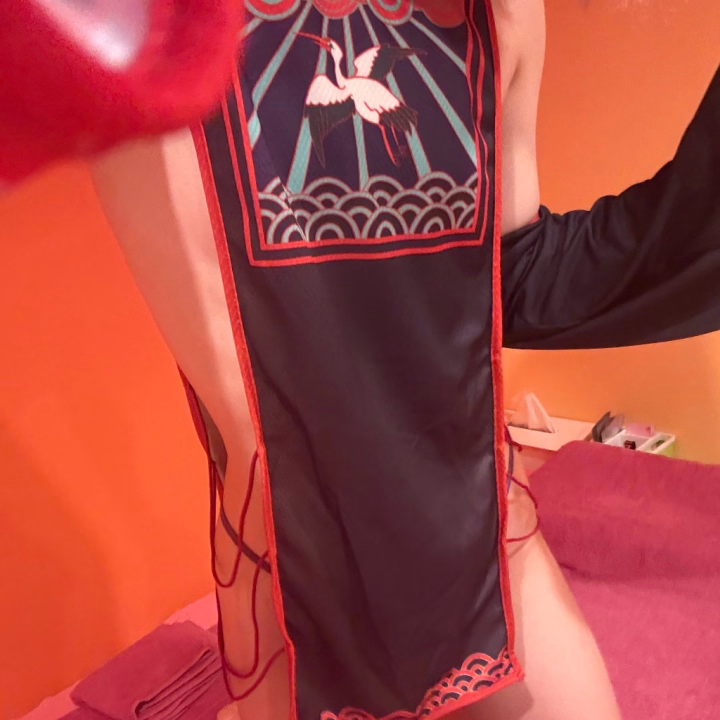 おはようおれおです！！
みなさんはお仕事かなー？？

昨日のお兄さんたち優しくてコスプレも色んなもの着れてドキドキでした。喉の心配が本当に嬉しいですありがとう。

今日は21:00までか24:00までか、、、。
喉と相談しながら決めます！
ピンク髪見に来てください会おうね☺️