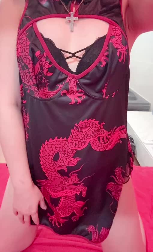 こんばんは、ななせです🤍




今日の衣装はチャイナ🇨🇳
チャイナドレスが好きだから着てみたよ〜う！







絶妙に空いてる胸元が最高🤤







ぜひチャイナドレス着たななせ見にきてほしいなあ…！
まだまだお待ちしてます⭐️