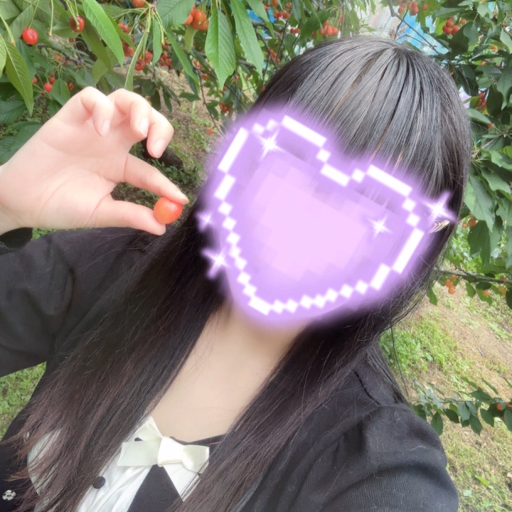 おはおは☀️


この後15時からぴーちゅ降臨🍑
みつはです☘️*゜



昨日もお誘いありがとう♡

今回の出勤、前から気になっててくださった方がようやくタイミング合ってお会いできたり
仲良しさんに会えてアナルやらなんやら責め責めしたり、一緒にお酒乾杯したり


会いたかったよー！って言ってもらえること多くてうれしい🥺🫧



まだお会いできてないおにーさま
また会いたいなって思ってくださってる方

ぜひぜひこの機会にぜひお誘いしてください(  ᐡᴗ  ̫ ᴗᐡ)💭



今月は今日と明日でラストだよーー🥹🥹🥹💭